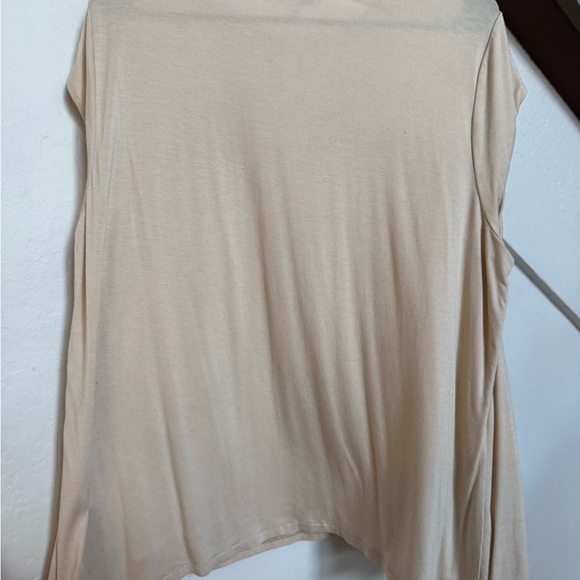 DR2 Women's Cream Sleeveless Blouse - Picture 6 of 6